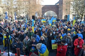 Am Samstag: Kundgebung in den ukrainischen Nationalfarben blau und gelb. Foto: a.i.d.a.