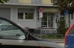  Eingang und Vorderfront der Kneipe 'Corso Stub'n' in der Einsteinstraße. Foto: Robert Andreasch
